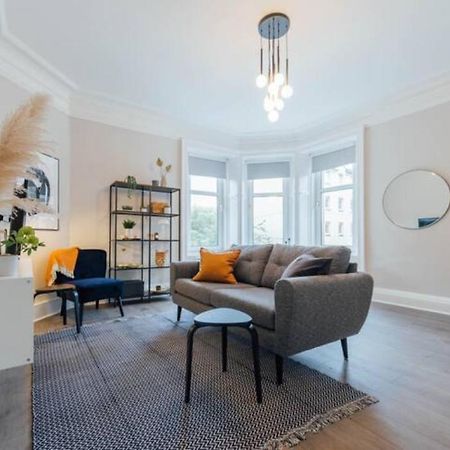Stylish Stirling Apartment - Free Parking エクステリア 写真