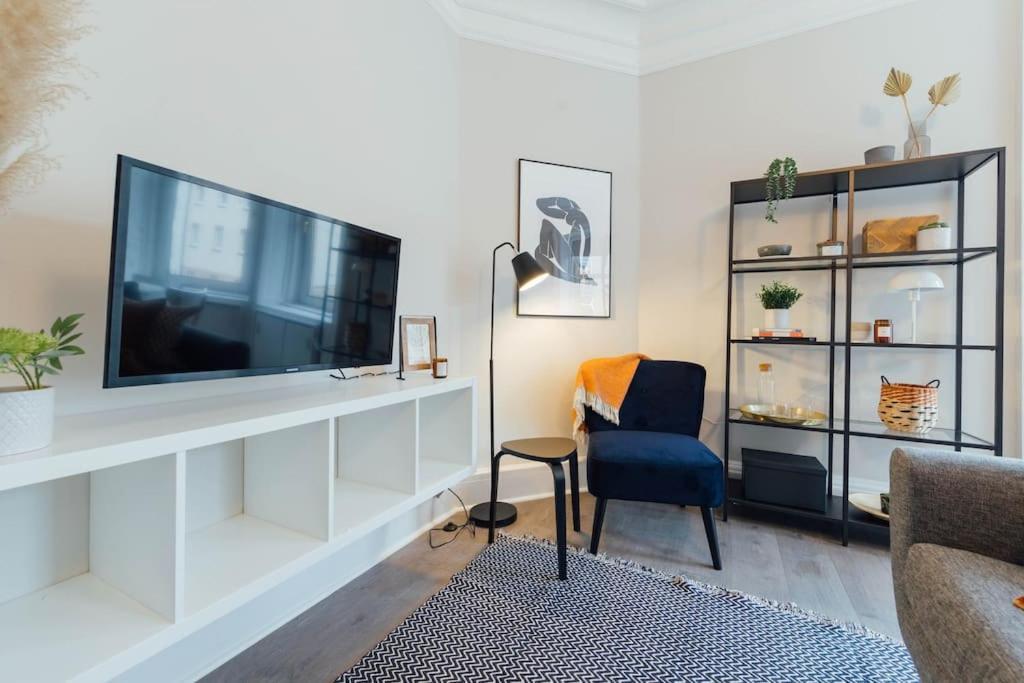 Stylish Stirling Apartment - Free Parking エクステリア 写真