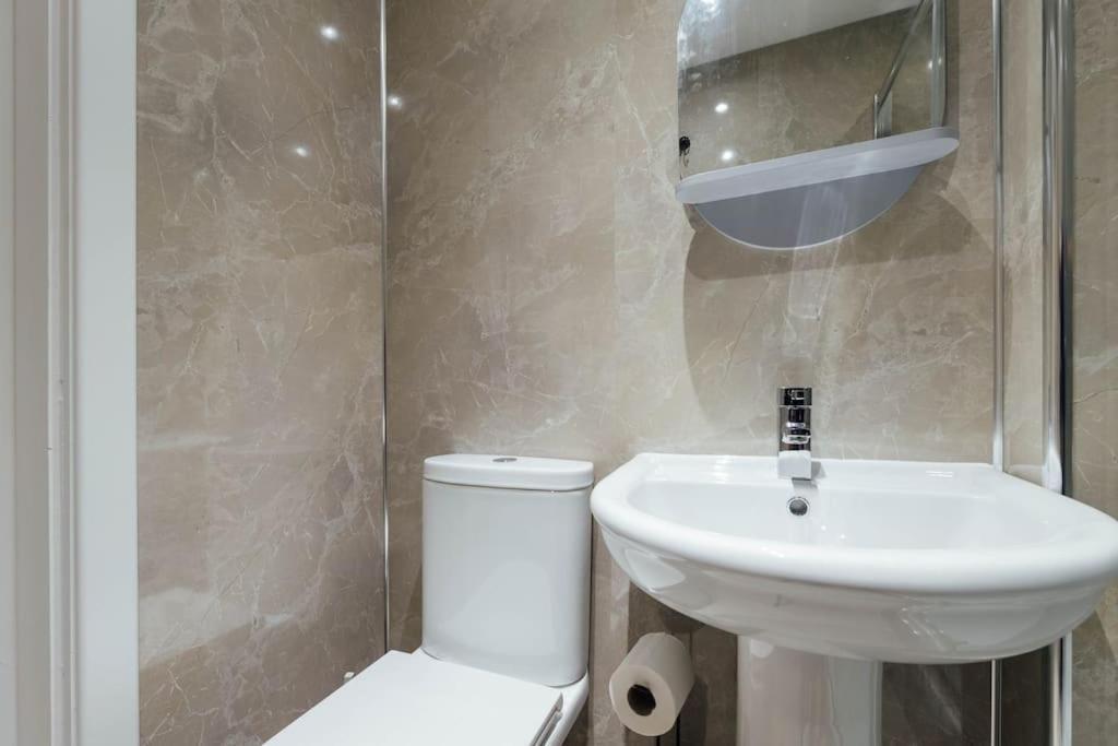 Stylish Stirling Apartment - Free Parking エクステリア 写真