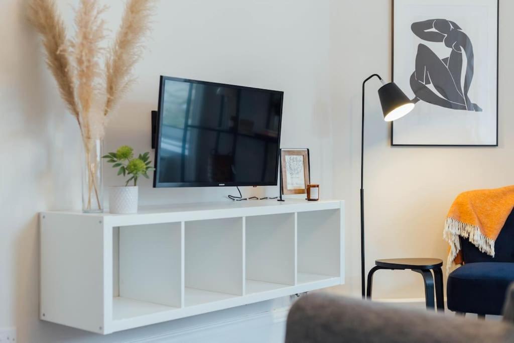 Stylish Stirling Apartment - Free Parking エクステリア 写真