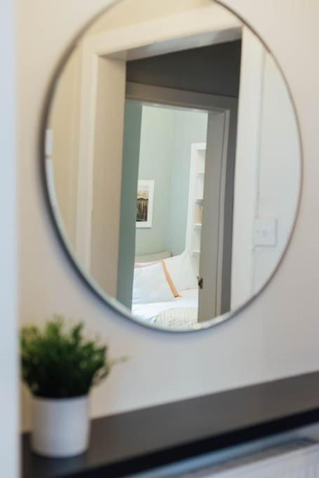 Stylish Stirling Apartment - Free Parking エクステリア 写真